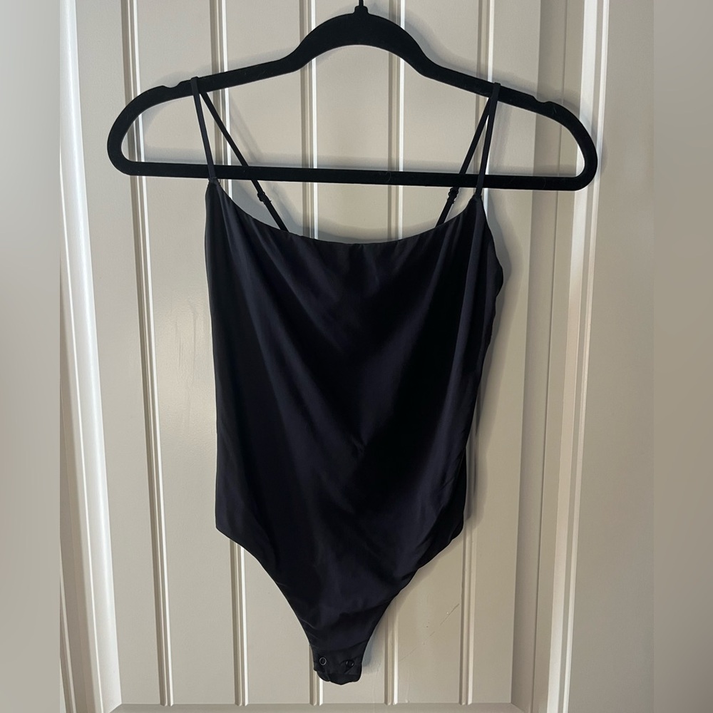✨ 🔥 SKIMS Fits Everybody Cami Bodysuit (Black) ✨